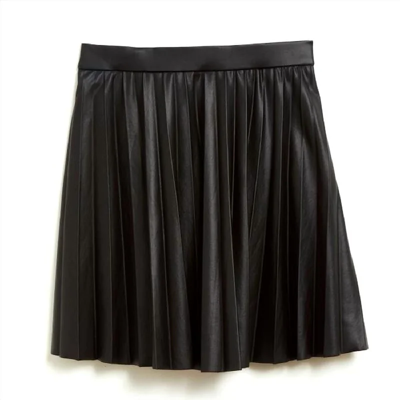 Pleated Pleather Tennis Skirt In Black