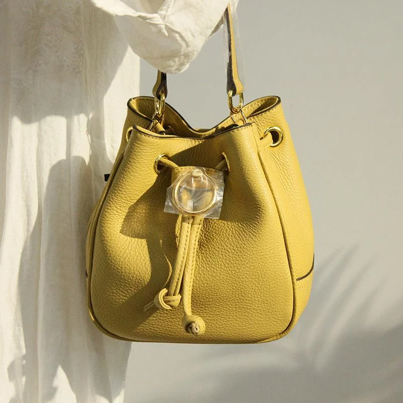 Simple drawstring shoulder bag